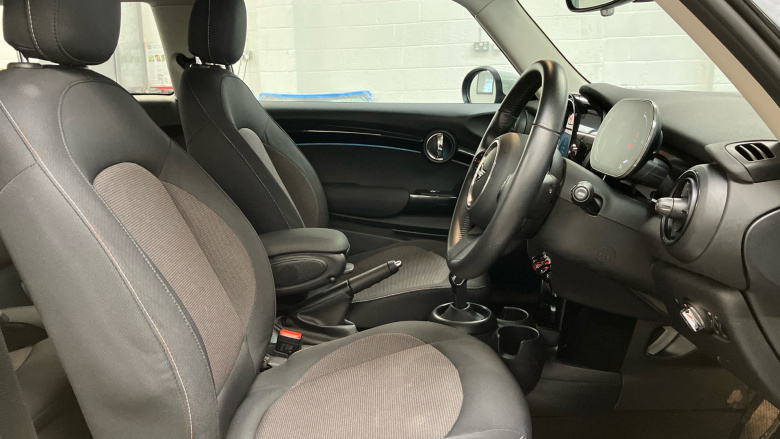 MINI Hatchback 1.5 Cooper Classic 3dr Auto Petrol Hatchback